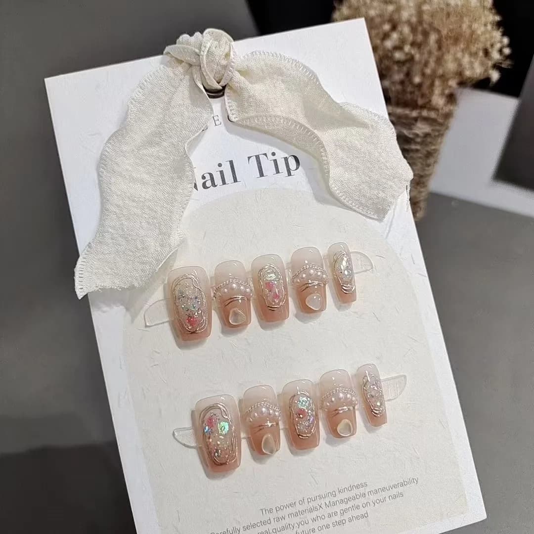 Uñas Postizas Cortas Forma Ataúd Diseño Concha Aurora y Perlas, 10 Piezas