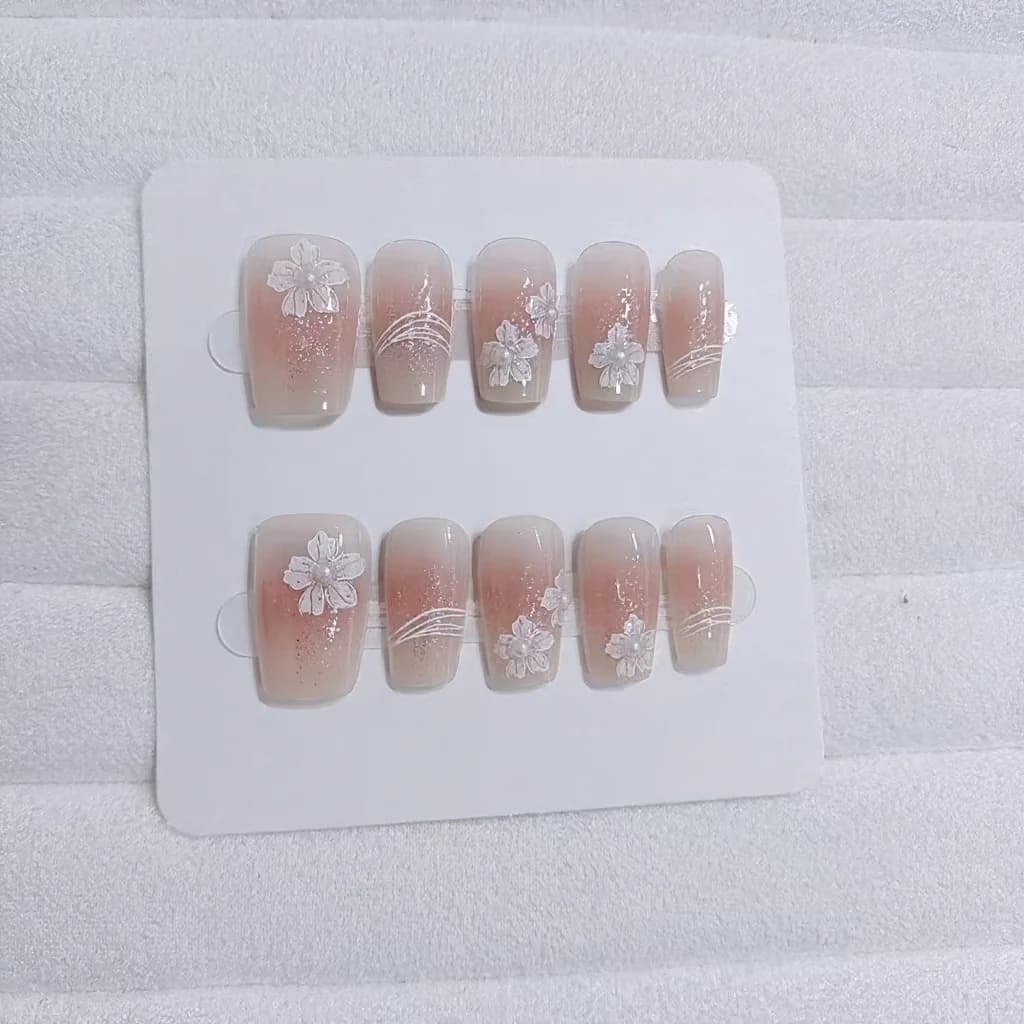 Uñas Postizas Pintadas a Mano con Diseño Floral y Efecto Rubor, Forma Coffin Corta