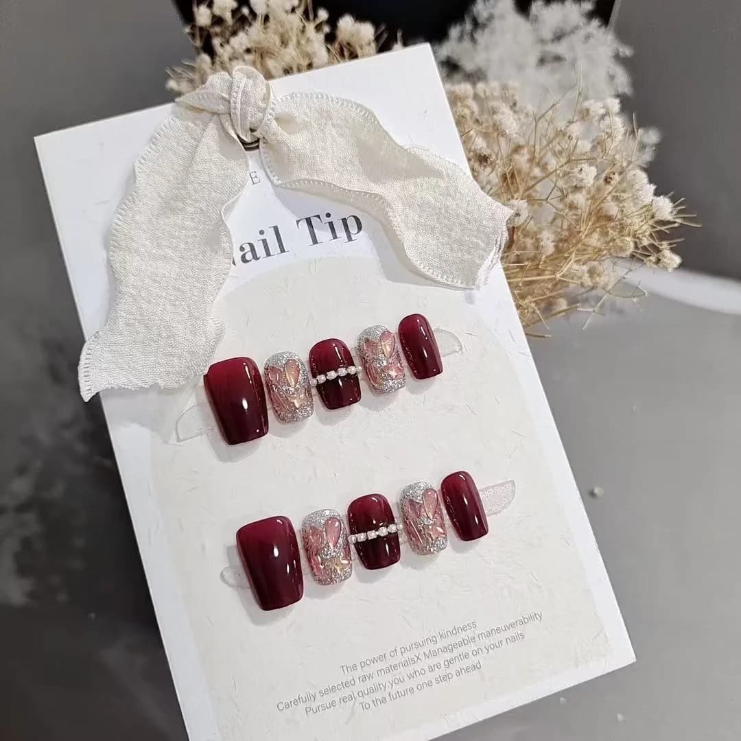 Uñas Postizas Cielo Estrellado Rojo con Cadena de Strass, Forma Coffin Corta