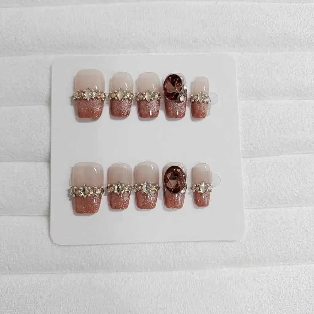 Uñas Postizas con Punta Francesa, Diseño Ojo de Gato y Cristales