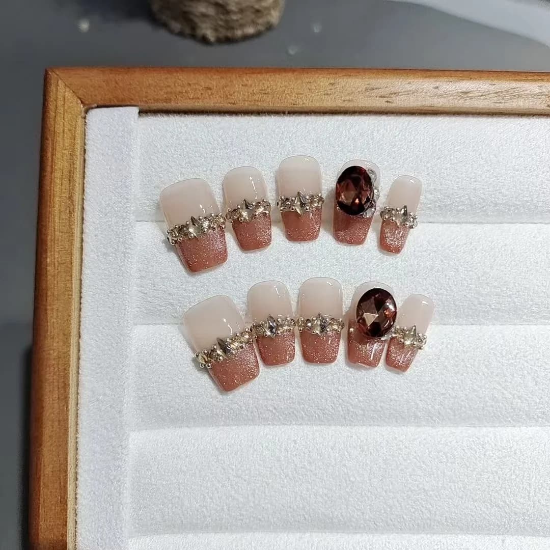 Uñas Postizas con Punta Francesa, Diseño Ojo de Gato y Cristales
