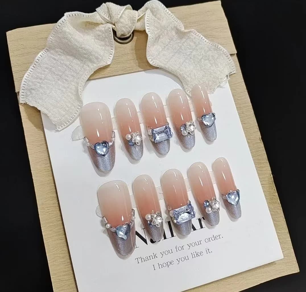 Uñas Postizas Ojo de Gato Ámbar Azul Punta Francesa con Diamantes Ovaladas Largas