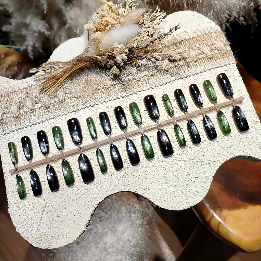 Uñas Postizas Ojo de Gato Ovaladas Medias Estilo Oscuro Dulce y Fresco