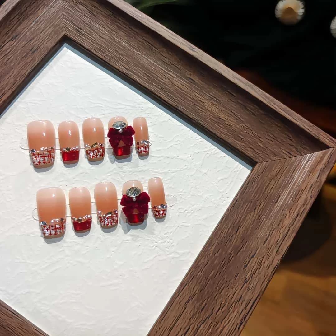 Uñas Postizas Cortas Coffin Diseño Terciopelo Rojo con Lazo 30 Piezas