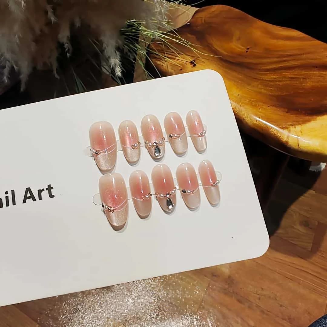 Uñas Postizas Ojo de Gato con Diamantes de Imitación y Lazos