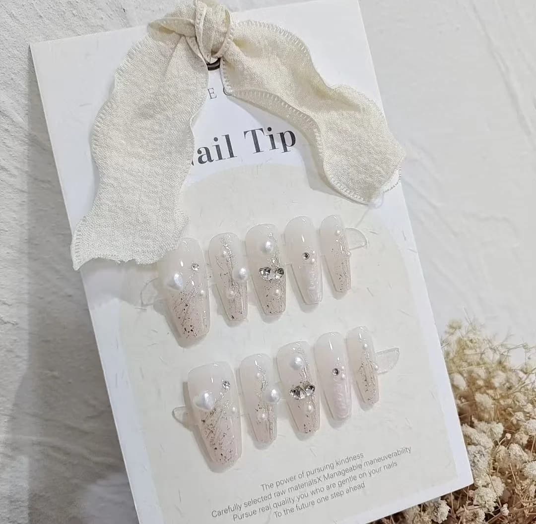 Uñas Postizas con Perlas y Diamantes de Imitación, Forma Tapered Media