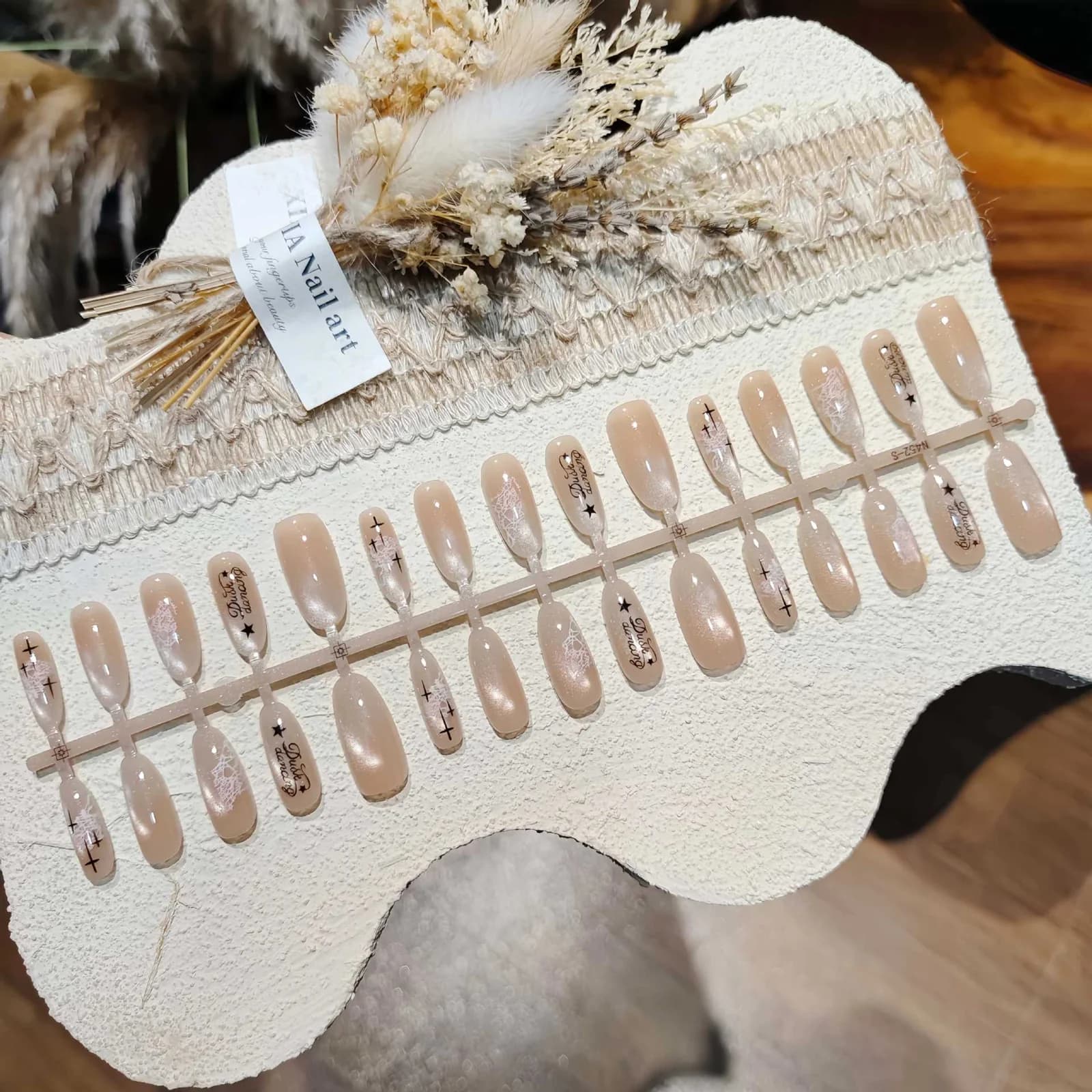 Uñas Postizas Ojo de Gato Blanco Lechoso, Forma Ovalada, 30 Piezas