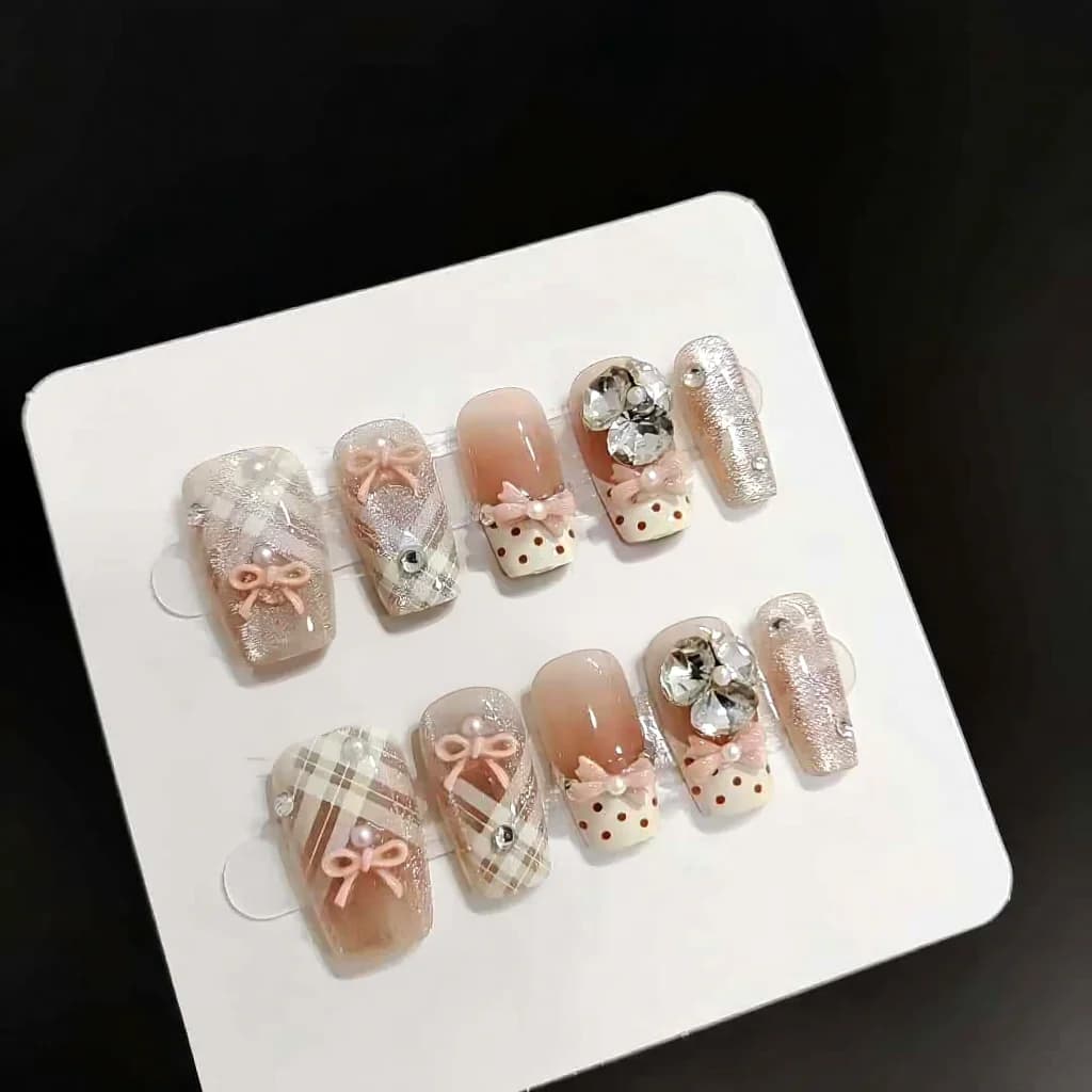 Uñas Postizas Cortas Coffin French Tip Ojo de Gato Crema Lily 30 Piezas