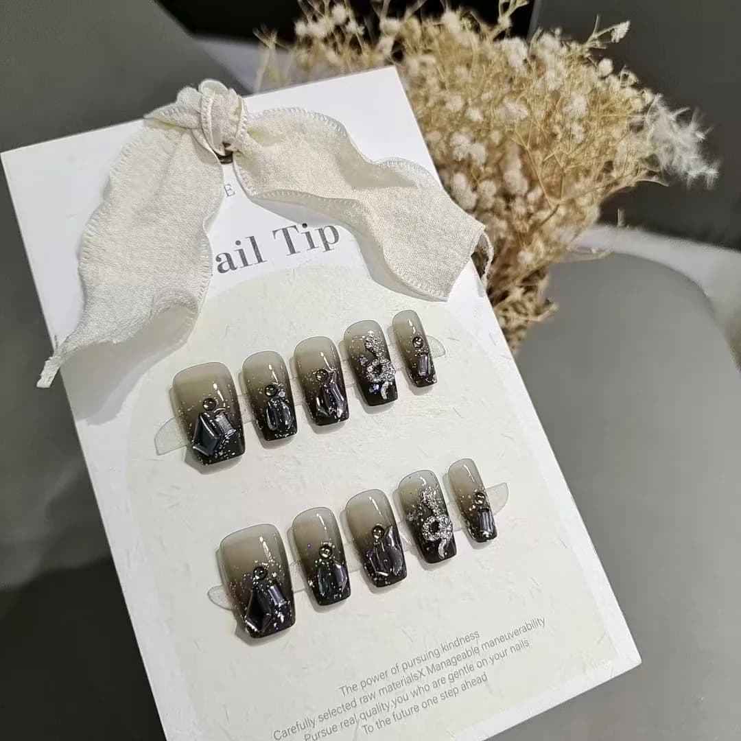 Uñas Postizas Negras Serpiente Forma Coffin Corta Ojo de Gato Purpurina 10 Piezas