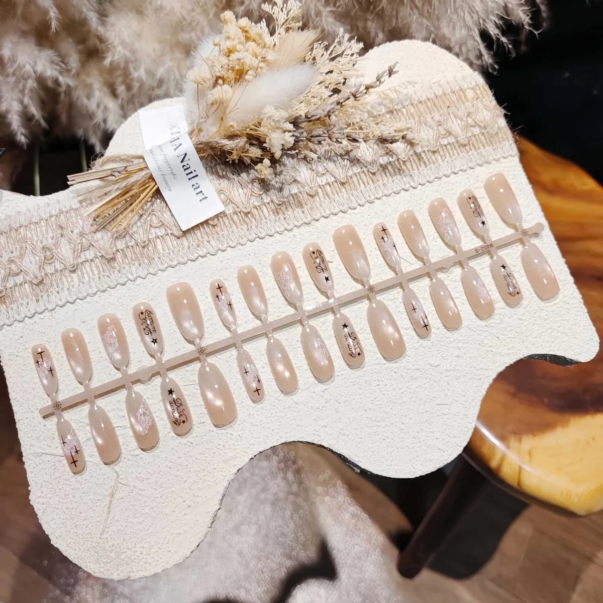 Uñas Postizas Ojo de Gato Blanco Lechoso, Forma Ovalada, 30 Piezas
