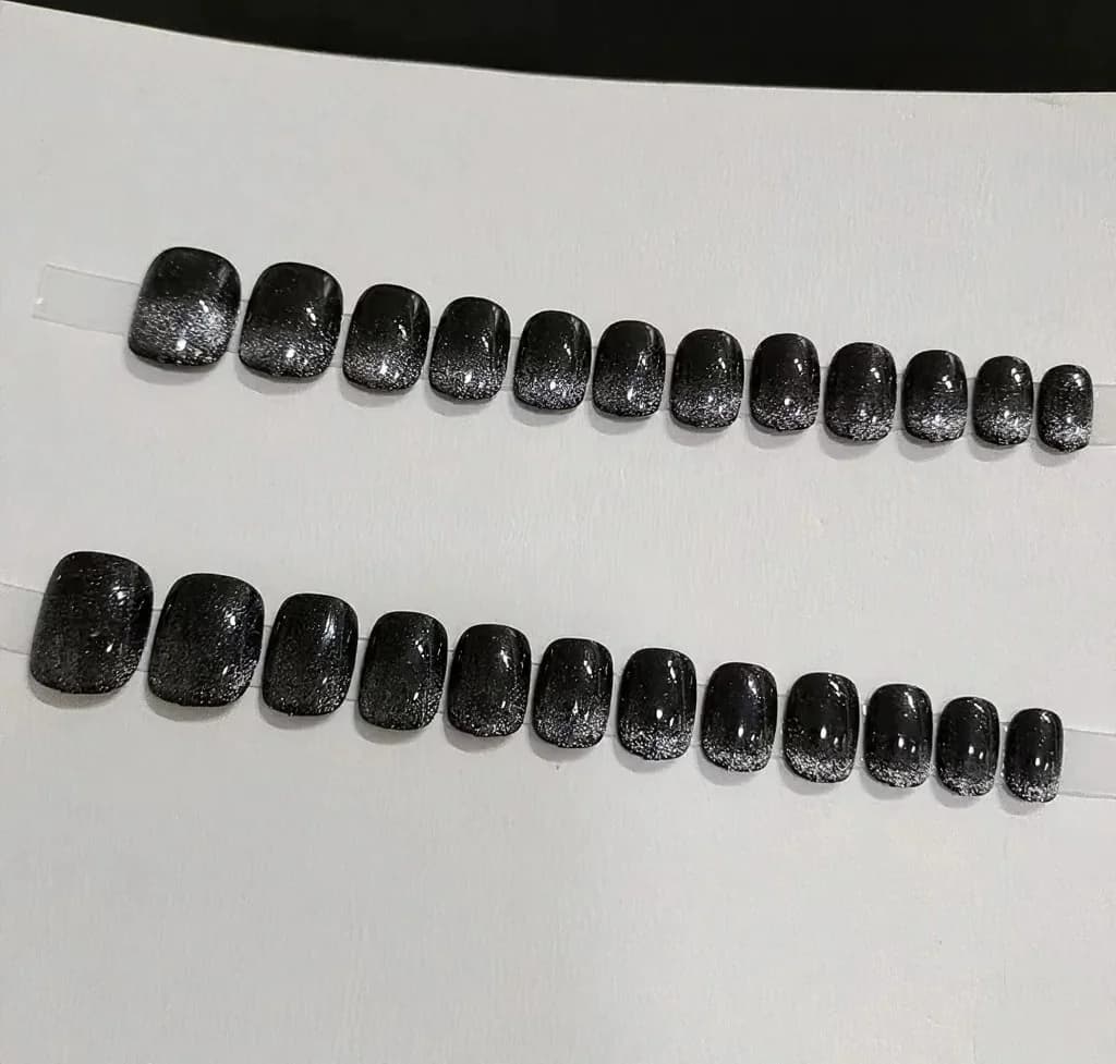 Uñas Postizas Cortas Cristal Negro Ojo de Gato Acabado Brillante