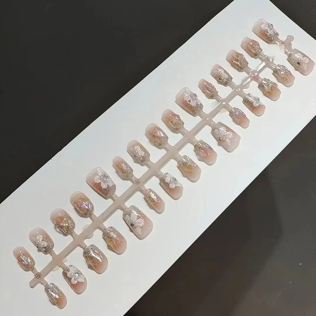 Uñas Postizas con Perlas y Strass, Diseño Floral Cuadrado Corto