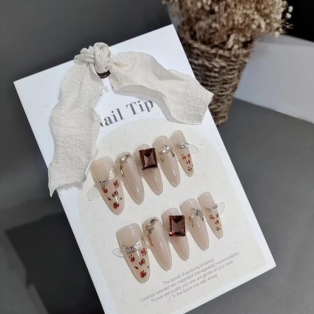 Uñas Postizas Estampado Leopardo con Strass, Forma Stiletto Larga