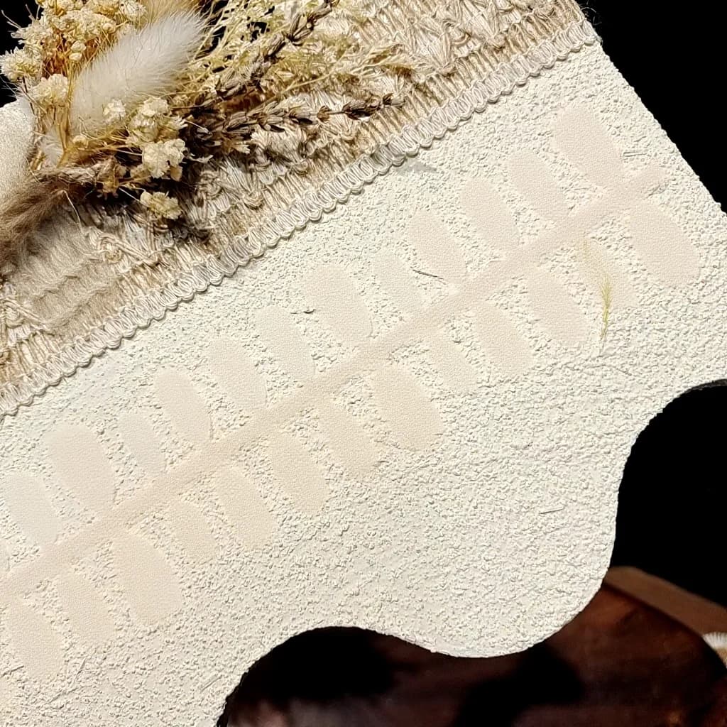 Uñas Postizas Ovaladas Cortas con Lunares, Efecto Ojo de Gato y Perlas de Cristal