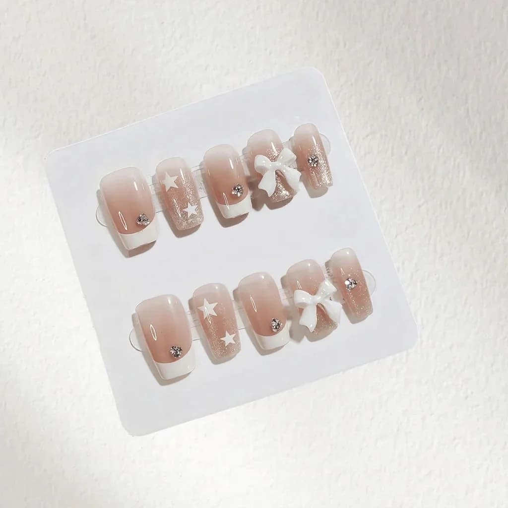 Uñas Postizas Francesas con Diamantes de Imitación y Diseño de Lazo, Forma Cuadrada Corta