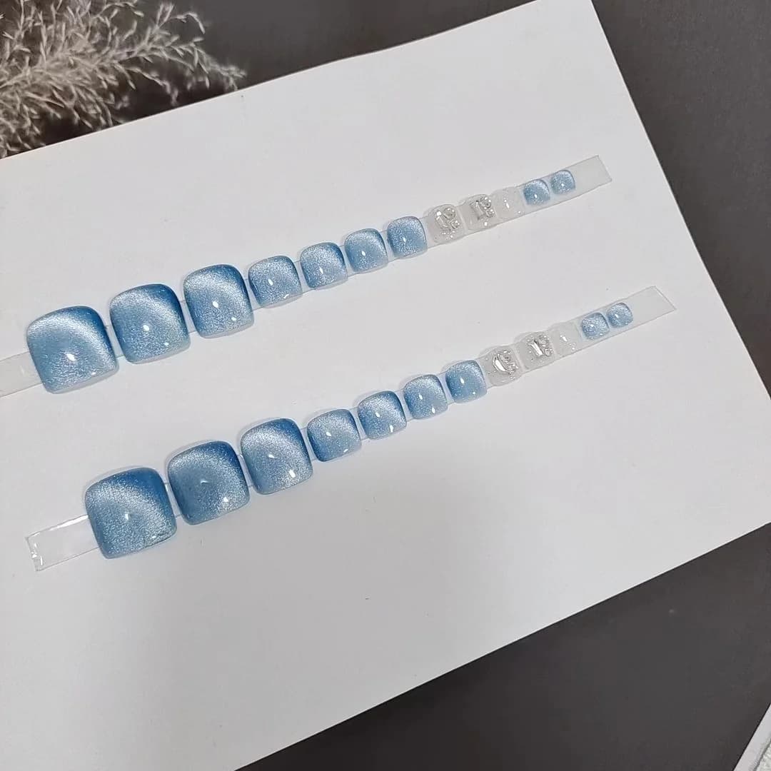 Uñas Postizas para Dedos Cortas Azul Claro Ojo de Gato Estilo Verano