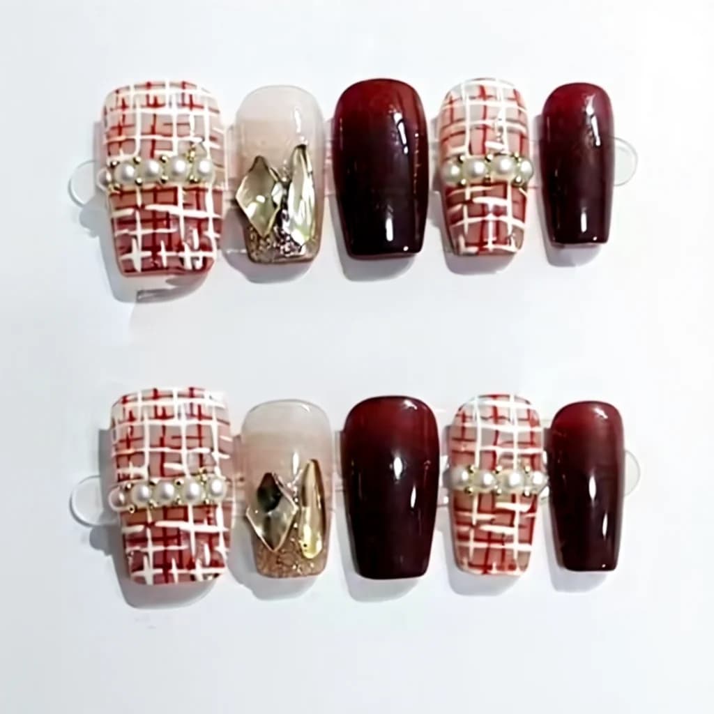 Uñas Postizas Cuadradas Cortas de Tweed Rojo con Perlas, 10 Unidades