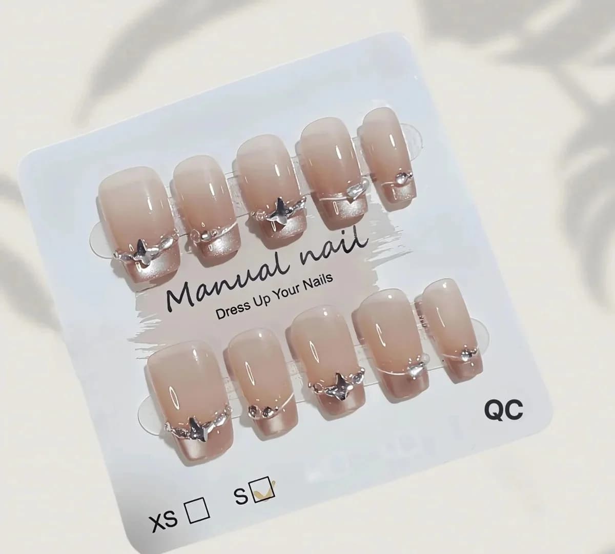 Uñas Postizas Francesas con Piedras de Mariposa y Efecto Ojo de Gato
