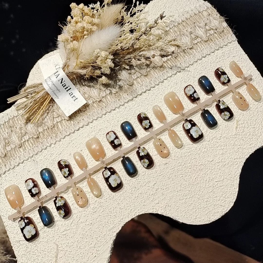 Uñas Postizas Ojo de Gato con Cuentas de Cristal, Estilo Otoñal