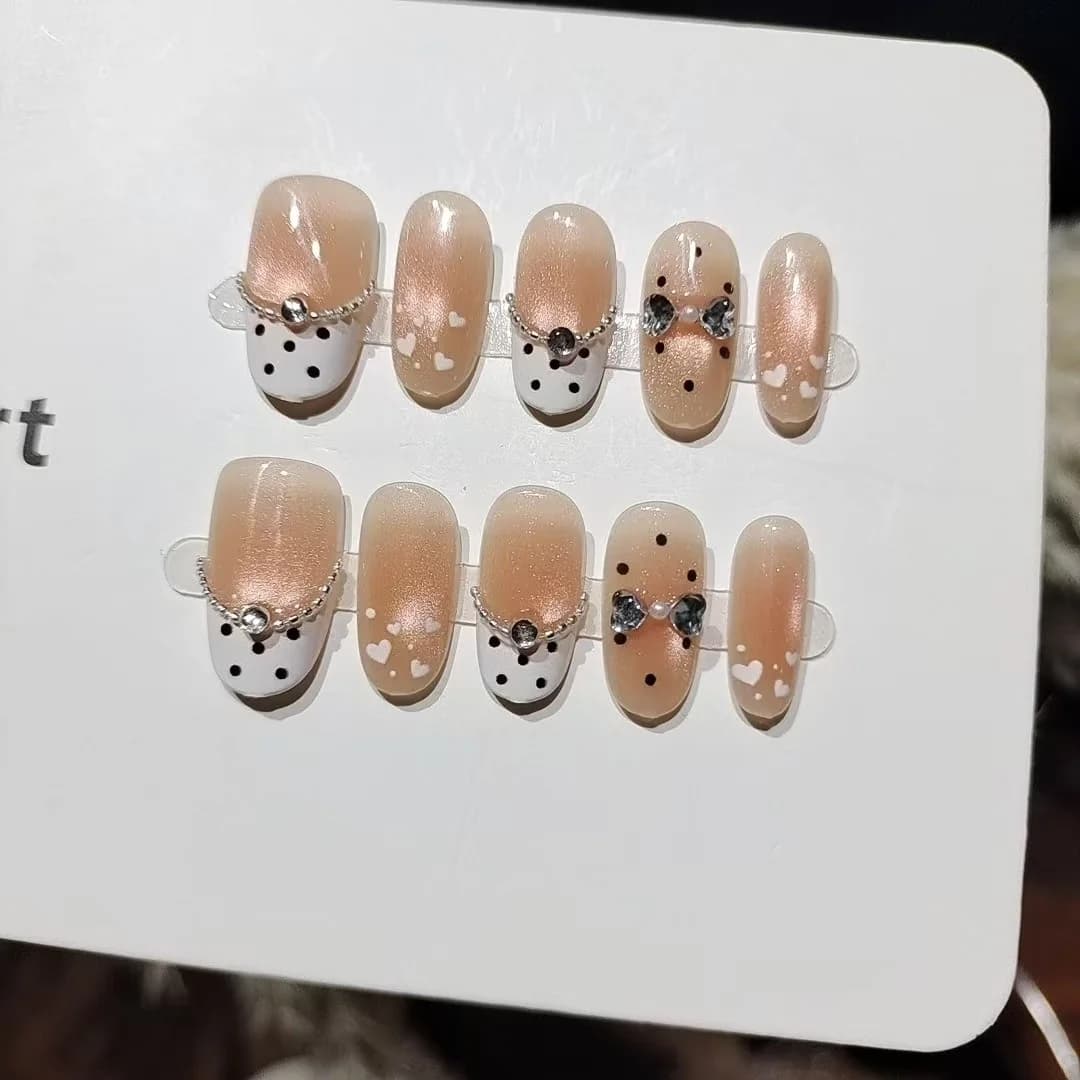 Uñas Postizas Ojo de Gato con Lunares y Perlas, Ovaladas Cortas con Brillo