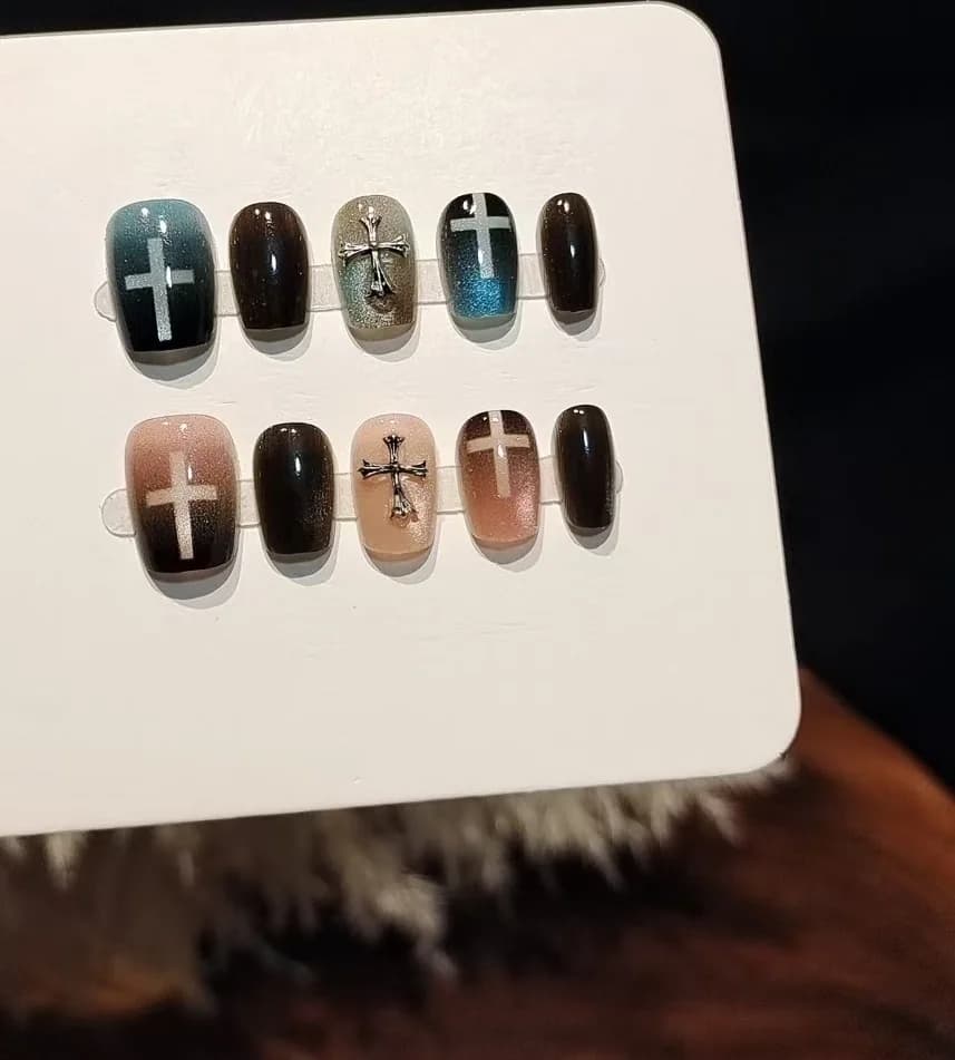 Uñas Postizas Azul y Rosa Ojo de Gato con Cuentas de Vidrio y Diseño de Cruz