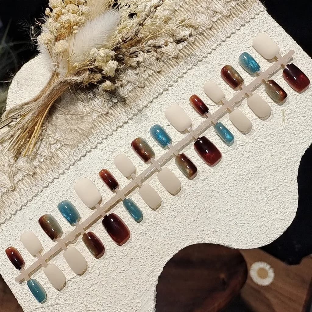 Uñas Postizas Cortas Estilo Bailarina con Estampado de Leopardo, Efecto Ojo de Gato y Purpurina