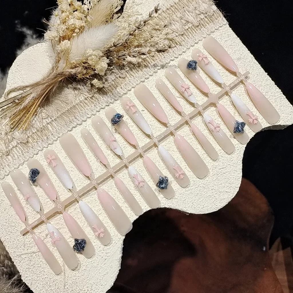 Uñas Postizas con Diseño Ojo de Gato Estrellado y Cristales