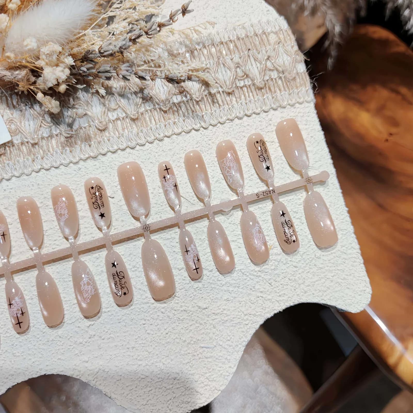 Uñas Postizas Ojo de Gato Blanco Lechoso, Forma Ovalada, 30 Piezas