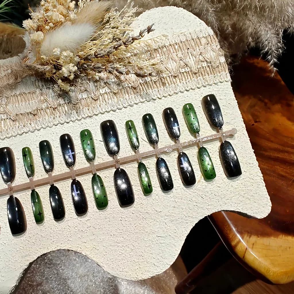 Uñas Postizas Ojo de Gato Ovaladas Medias Estilo Oscuro Dulce y Fresco
