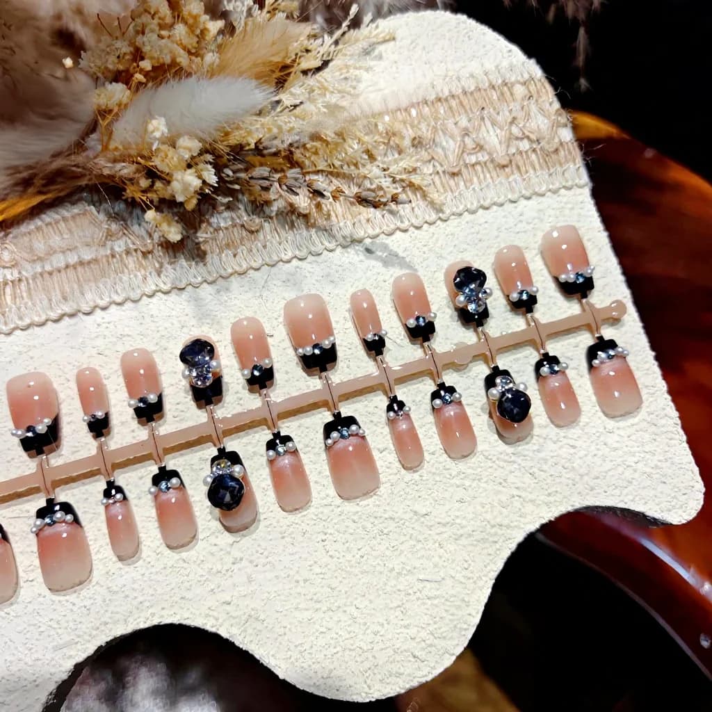 Uñas Postizas Ojo de Gato Negras con Perlas y Strass