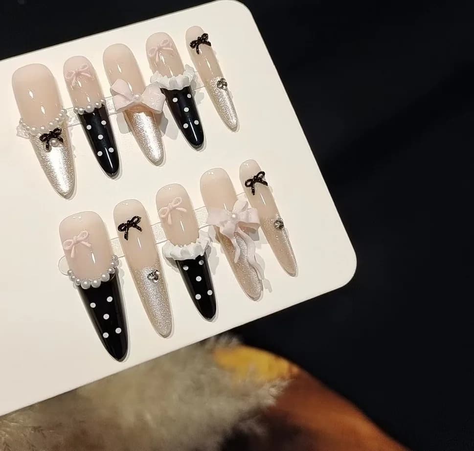 Uñas Postizas Estilo Vestido Hepburn con Diseño de Lazo