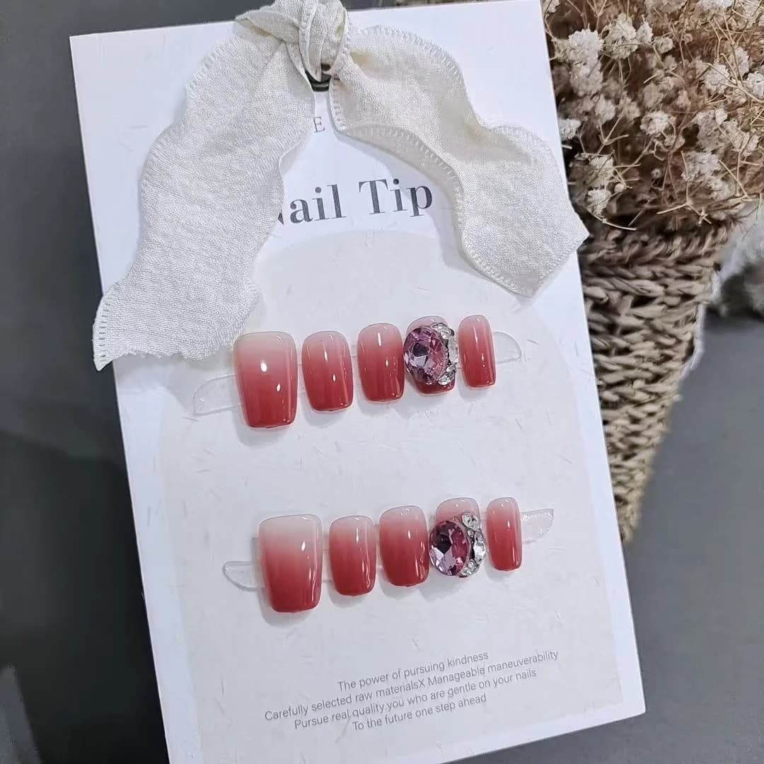 Uñas Postizas Degradado Bosque de Rosas con Piedras Grandes, Forma Coffin Corta