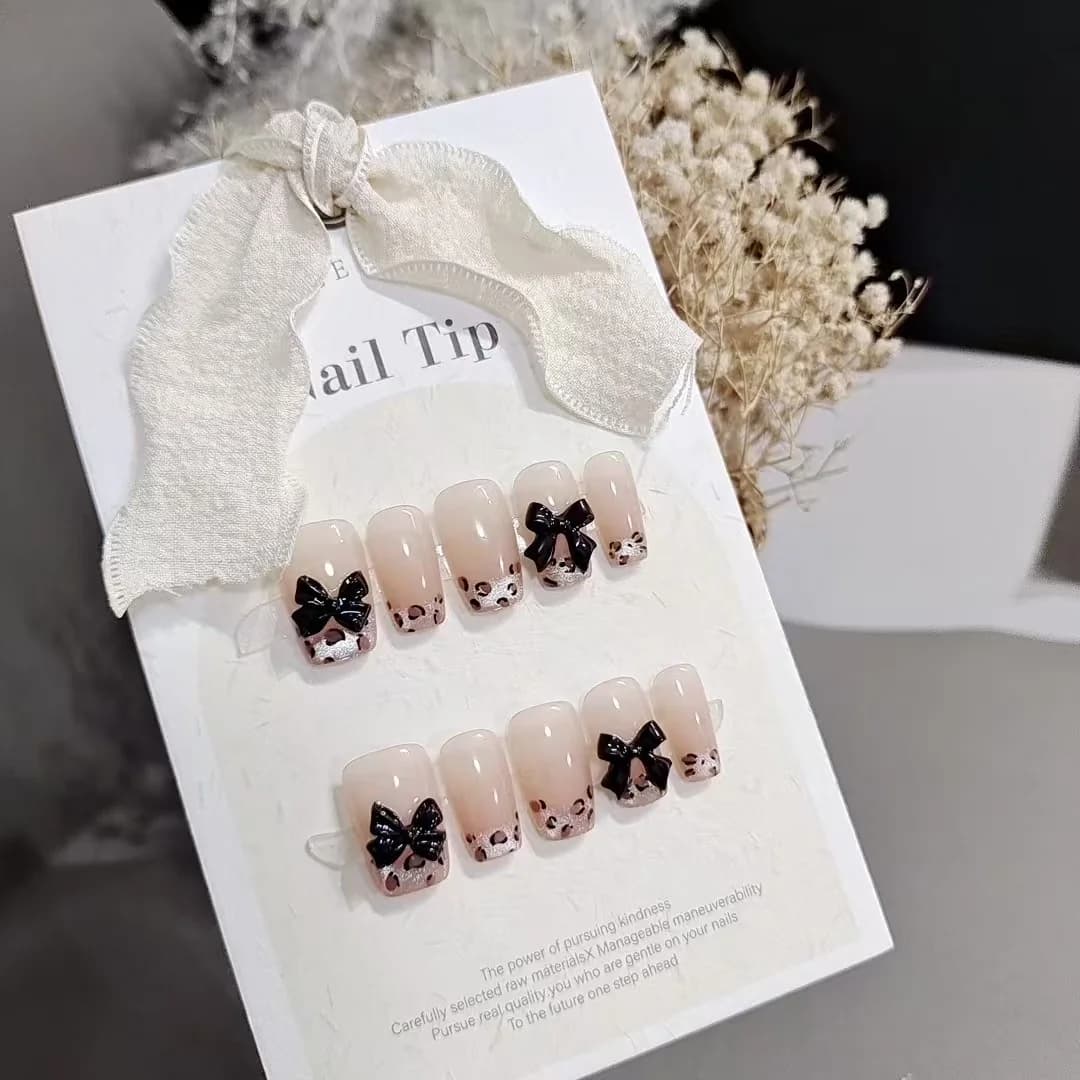 Uñas Postizas Cortas Forma Coffin Estampado de Leopardo y Mariposa, 10 Unidades