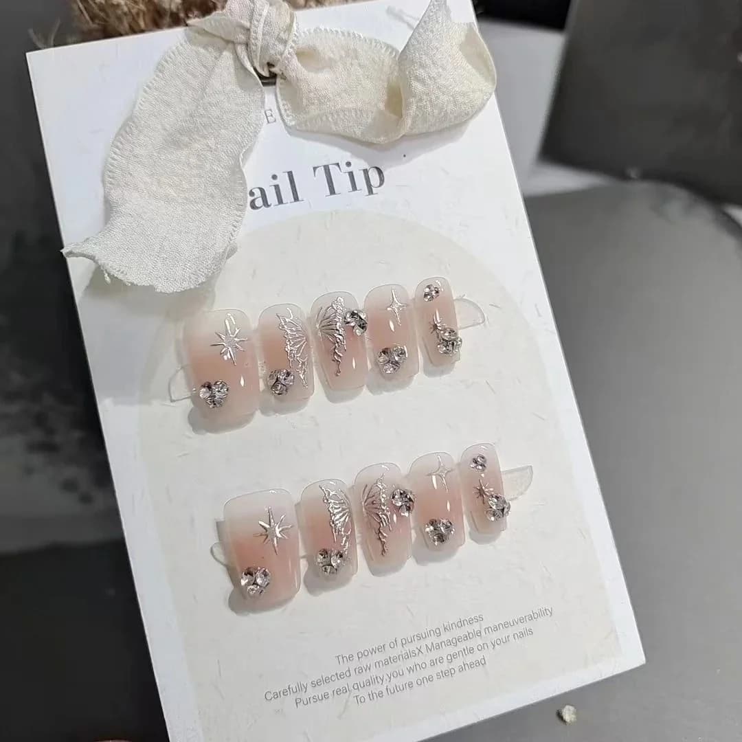 Uñas Postizas Ala de Mariposa, Coffin Corto con Brillo Plateado
