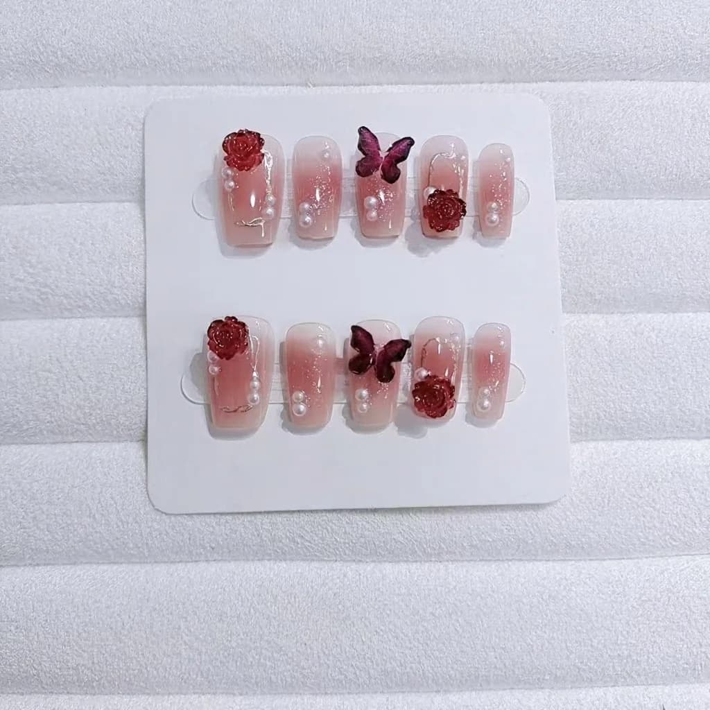 Uñas Postizas Cortas Forma Coffin Degradado Ciruela Rubor con Flores 10 Unidades