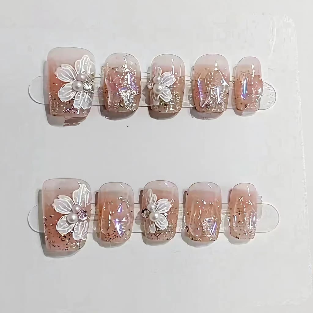 Uñas Postizas Cortas Estilo Bailarina con Perlas, Flores y Strass
