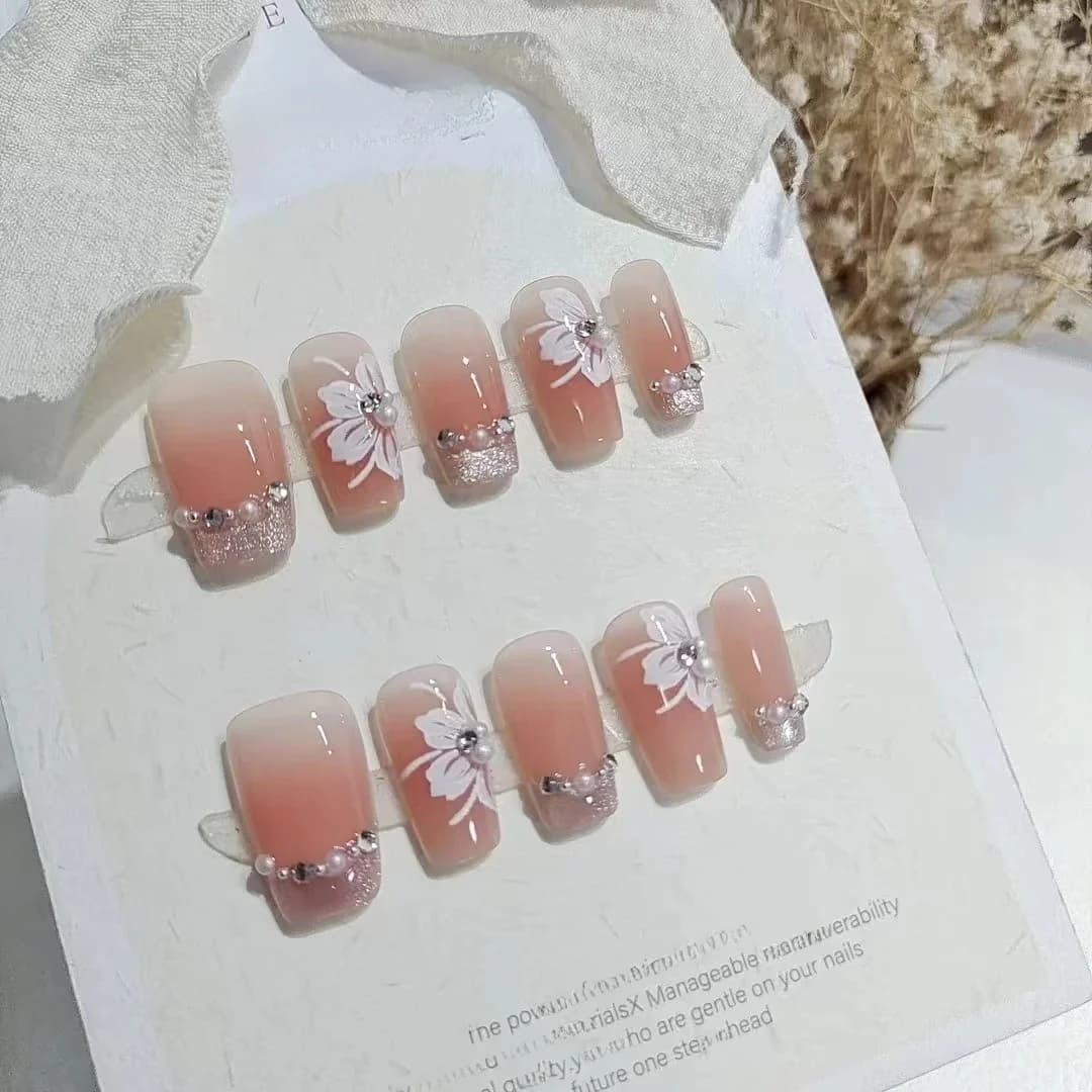 Uñas Postizas Ojo de Gato con Diseño de Lirio, Perlas y Cristales