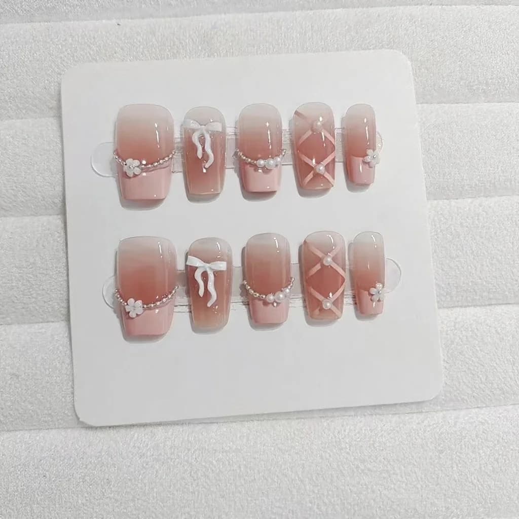 Uñas Postizas Cuadradas Cortas con Punta Francesa Rosa y Lazo con Cadena