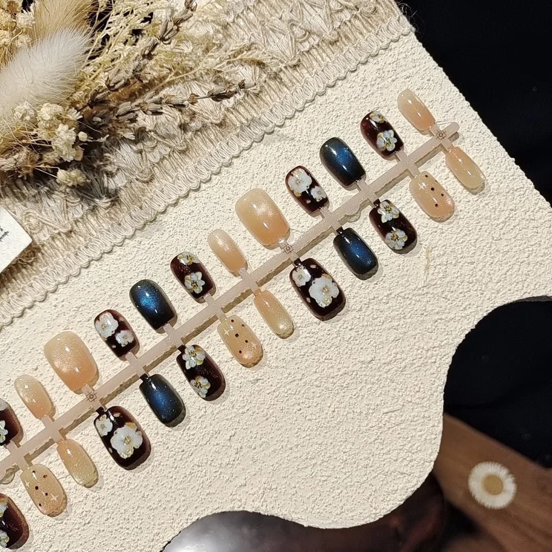 Uñas Postizas Ojo de Gato con Perlas de Cristal, Estilo Otoño