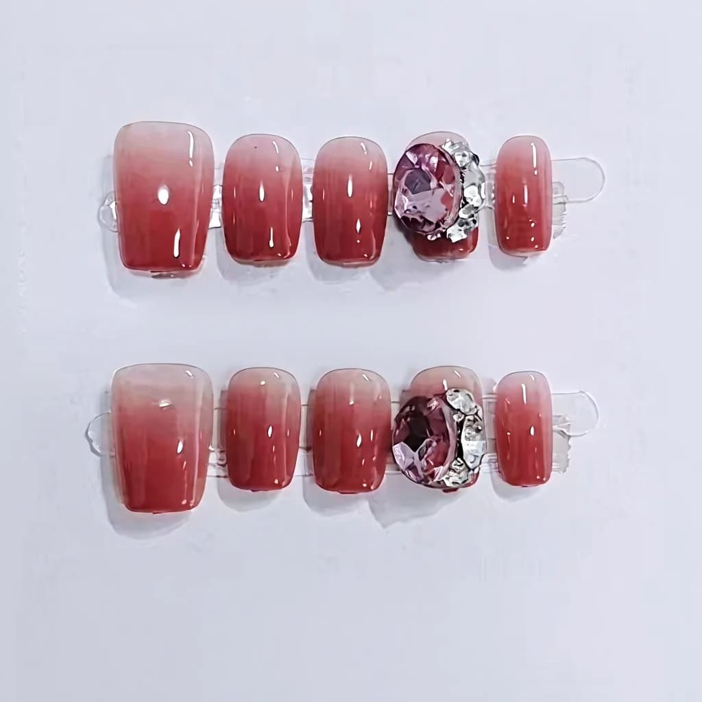 Uñas Postizas Degradado Bosque de Rosas con Piedras Grandes, Forma Coffin Corta