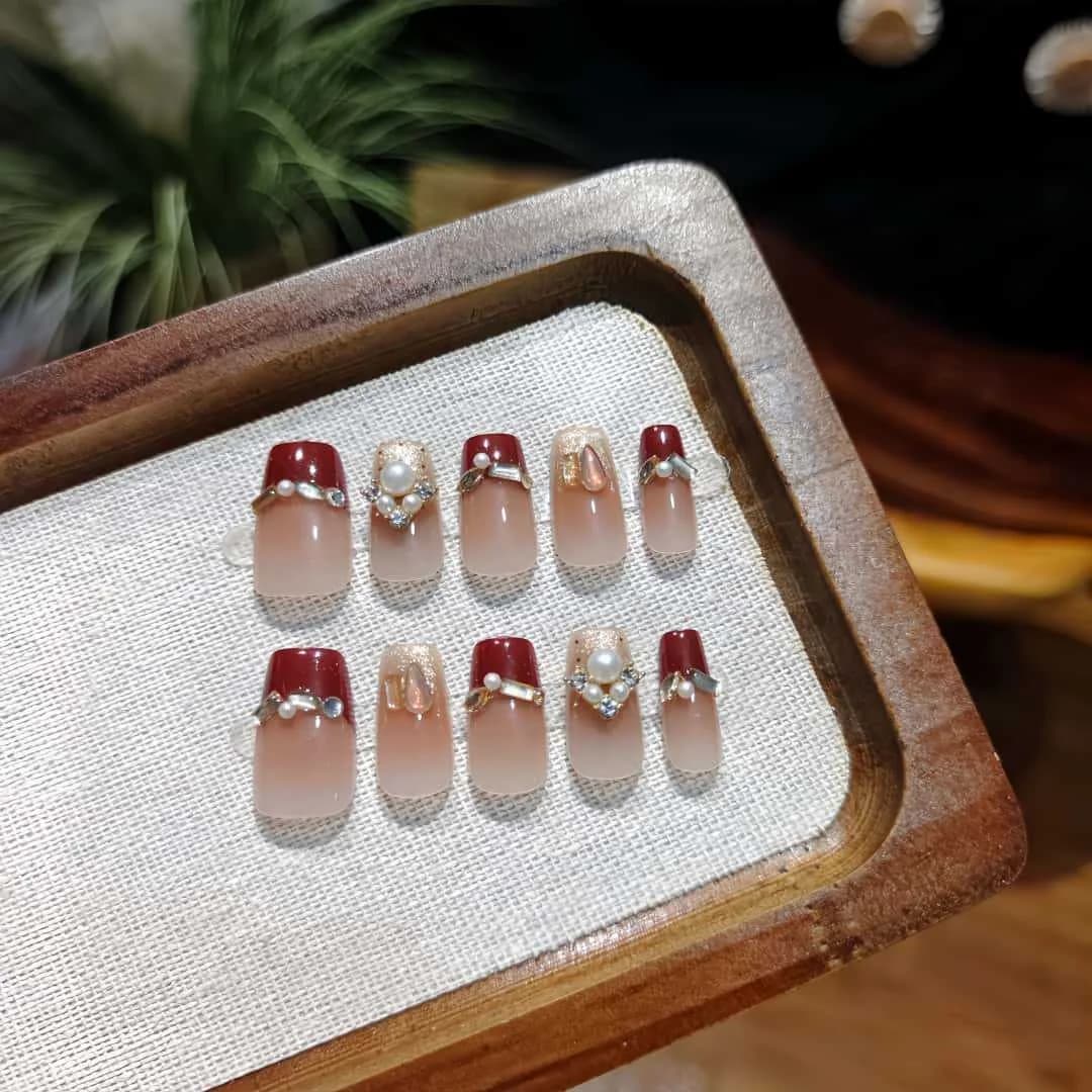 Uñas Postizas Rojas Perla Punta Francesa con Purpurina Forma Coffin Corta