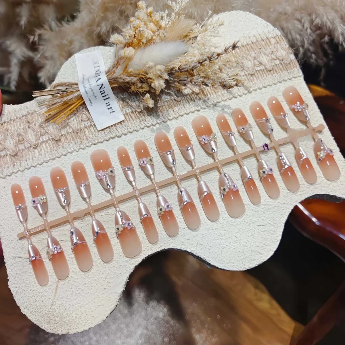 Uñas Postizas Florales Ojo de Gato Stiletto Largas con Cristales