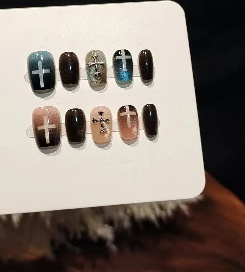 Uñas Postizas Azul y Rosa Ojo de Gato con Cuentas de Vidrio y Diseño de Cruz