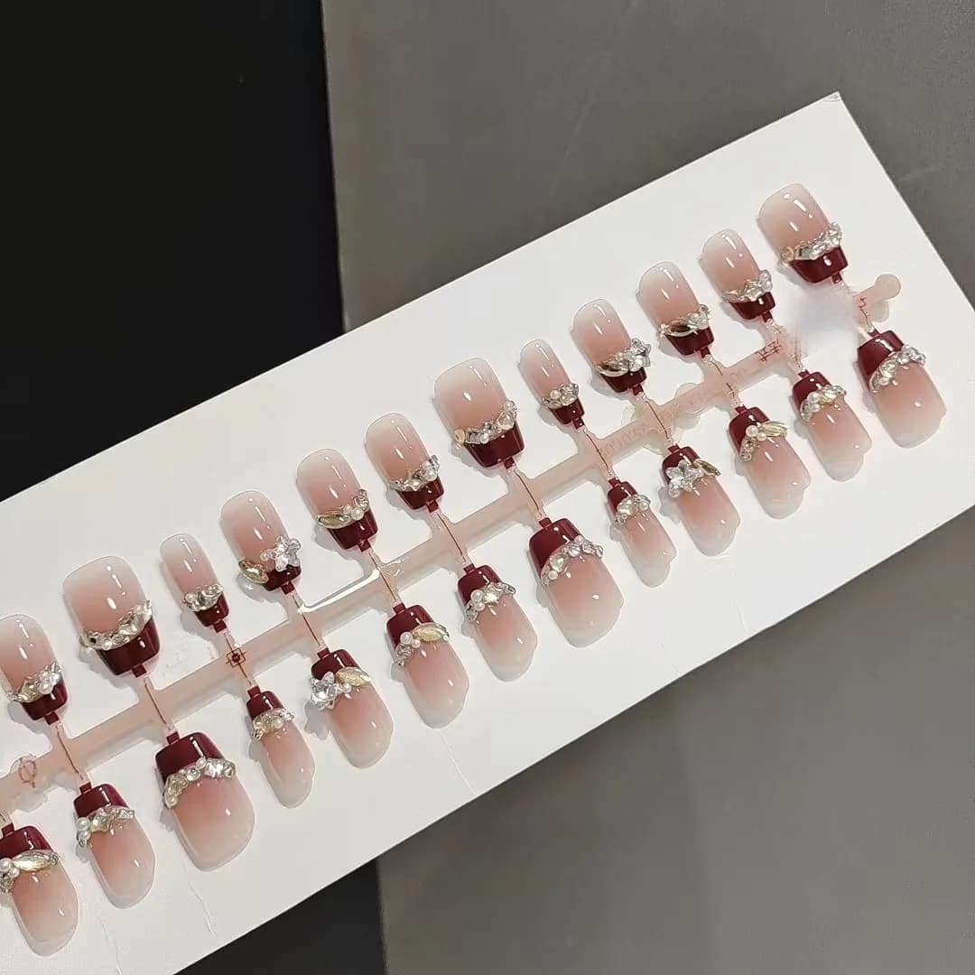 Uñas Postizas Cortas Cuadradas con Punta Francesa y Strass de Estrella