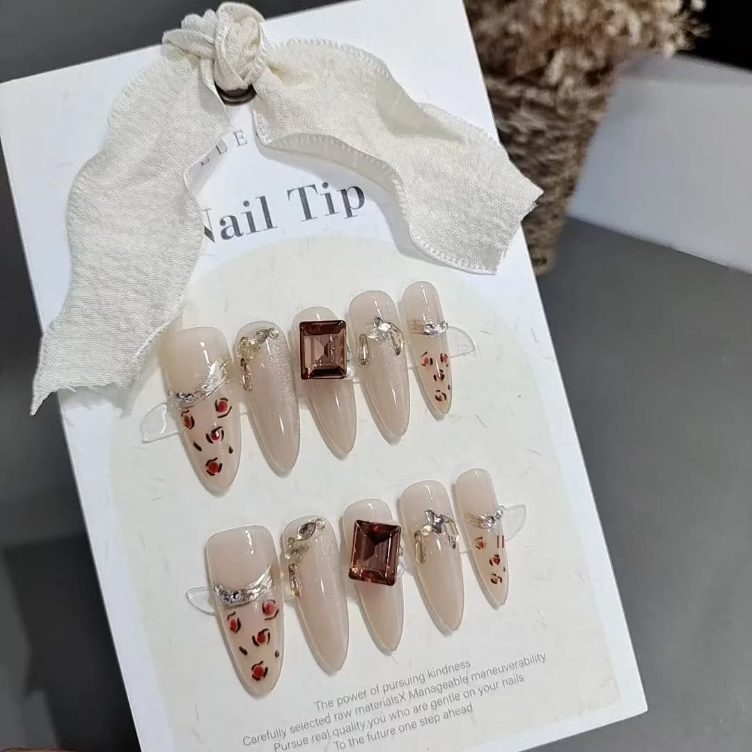 Uñas Postizas Estampado Leopardo con Strass, Forma Stiletto Larga