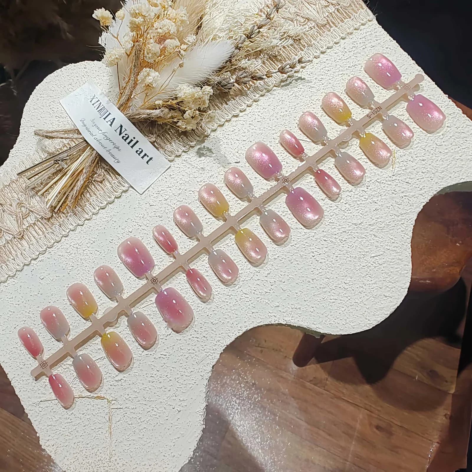Uñas Postizas Ojo de Gato Degradado Frutal con Brillo de Cuentas de Vidrio