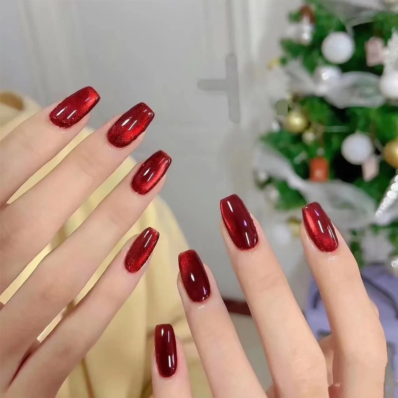 Uñas Postizas Ojo de Gato Rojas Cortas y Medianas Forma Coffin