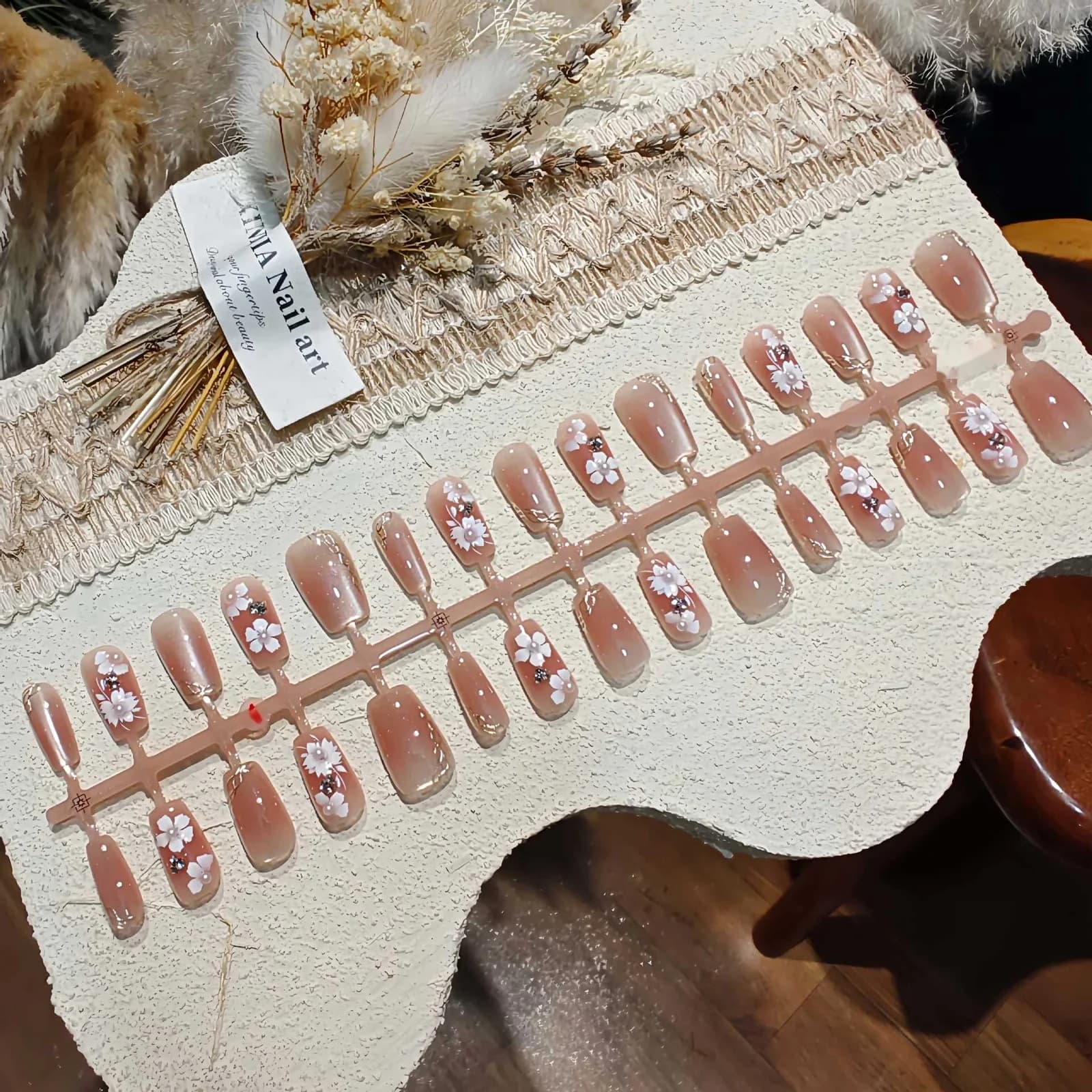 Uñas Postizas Ojo de Gato Florales con Perlas y Cristales