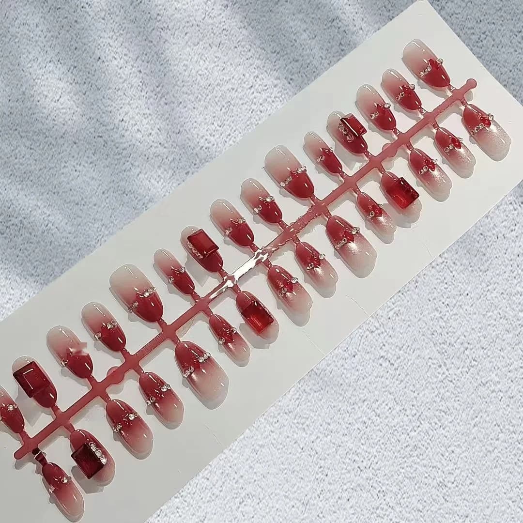 Uñas Postizas Ojo de Gato Rojo con Strass, Ovaladas Medianas, 30 Unidades