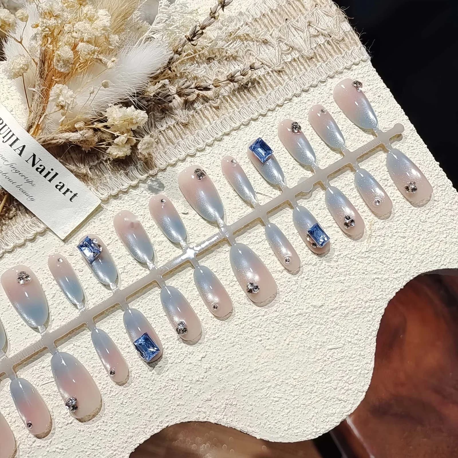 Uñas Postizas Ojo de Gato Azul Hielo con Degradado de Purpurina, Ovaladas Medianas
